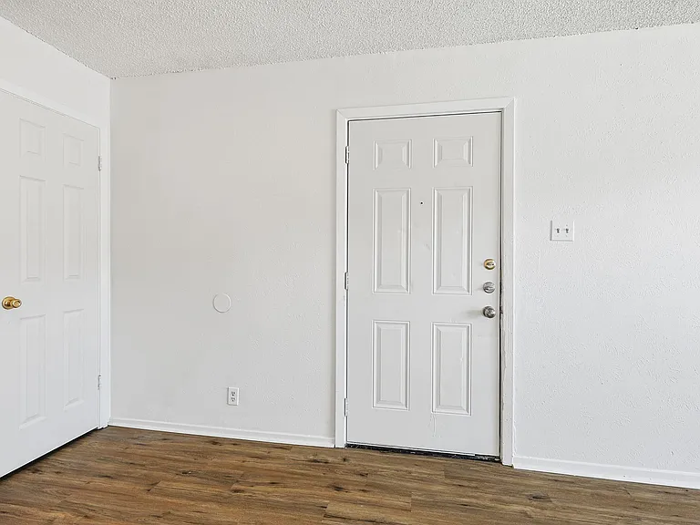 2637 W Randol Mill Rd — Photo 9