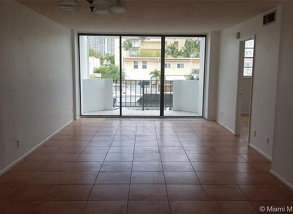4th image of 3545 NE 166th St APT 202