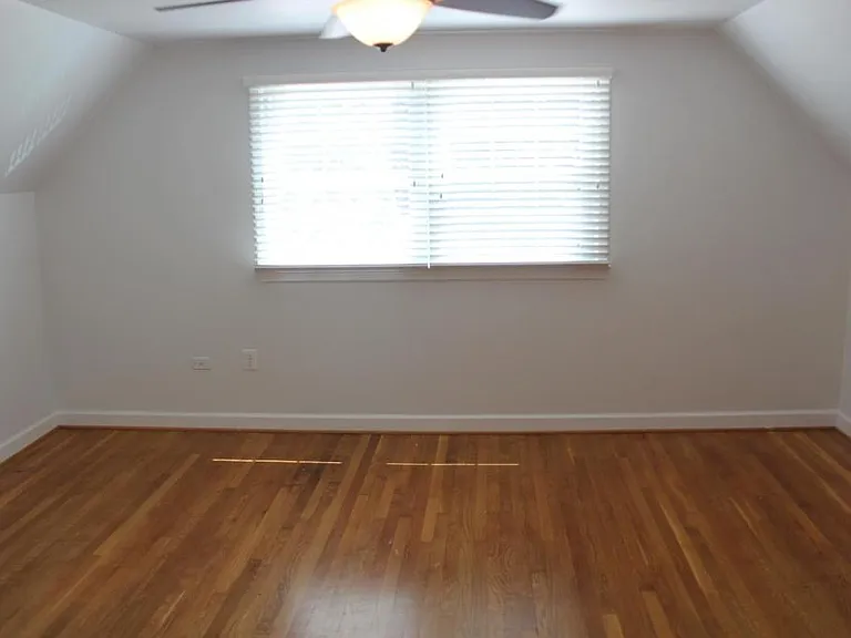 7723 Marthas Ln — Photo 16