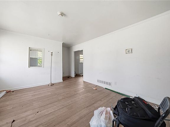 2nd image of 1793 Parkhill Dr