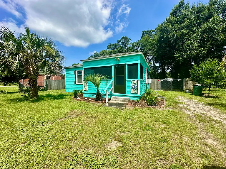 219 NW Gilliland Rd — Photo 2