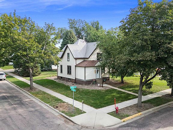 4th image of 304 E 2nd St