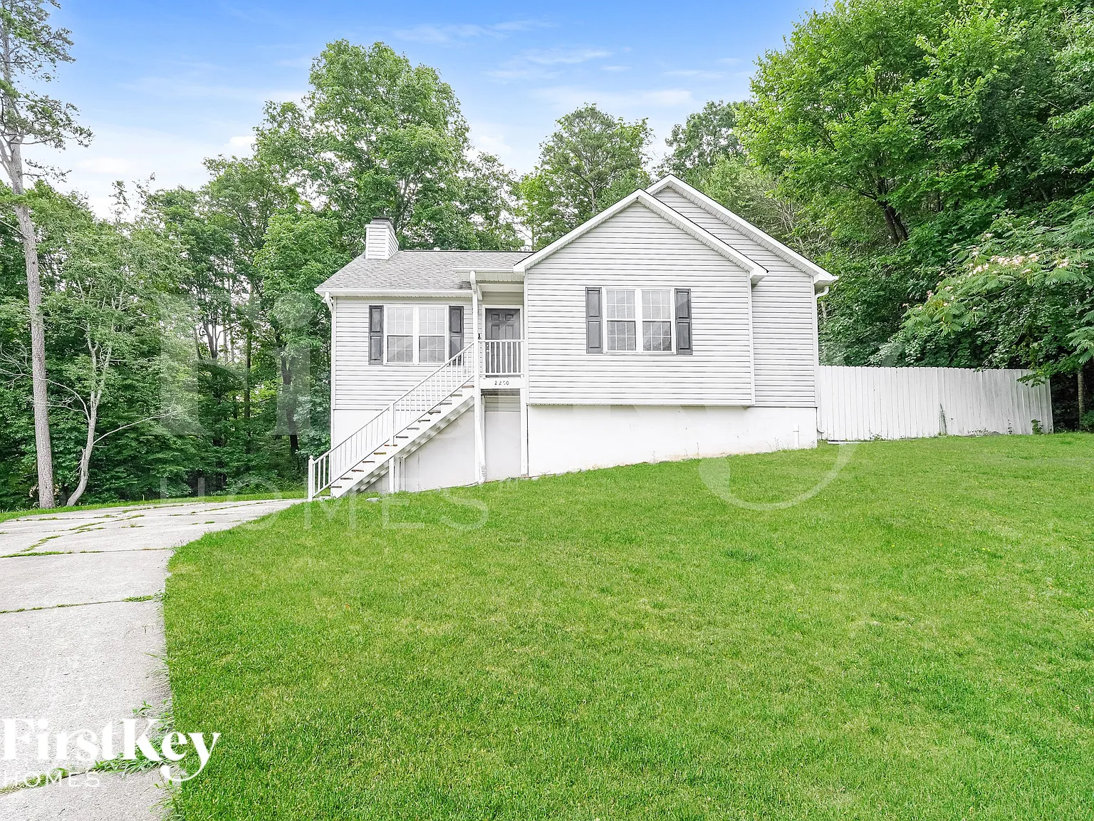 3 bed, 2.0 bath, 1404 sqft, $1,560 — Photo 2
