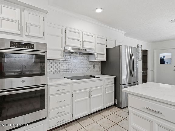 3rd image of 103 Bay Rd