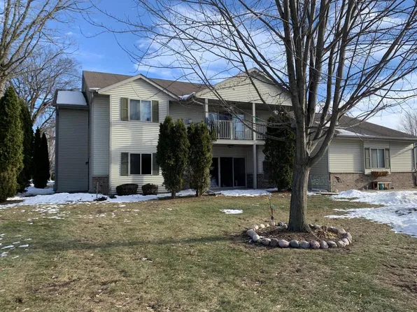 976 ROSELAND DRIVE #2, Kewaskum, WI 53040
