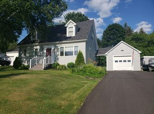 59 Hillside St, Presque Isle, ME 04769
