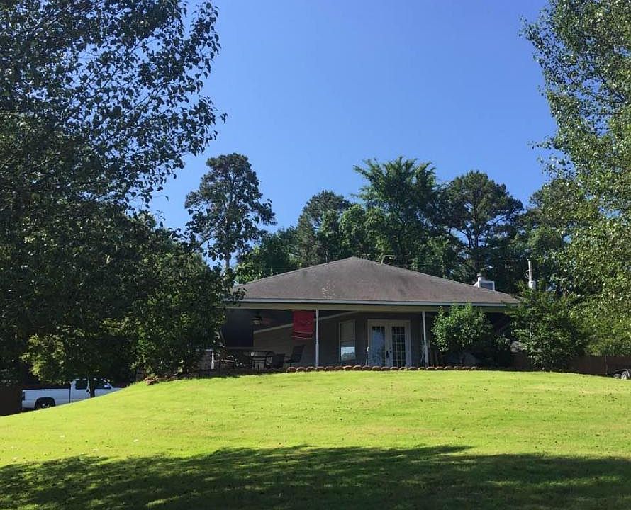 1st image of 702 Preston Dr
