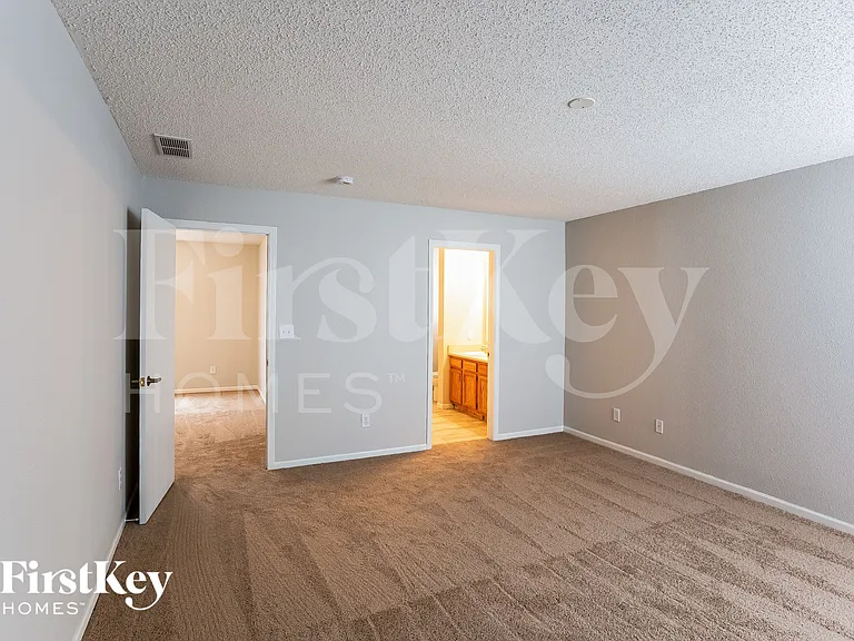 10320 Liverpool Way — Photo 8
