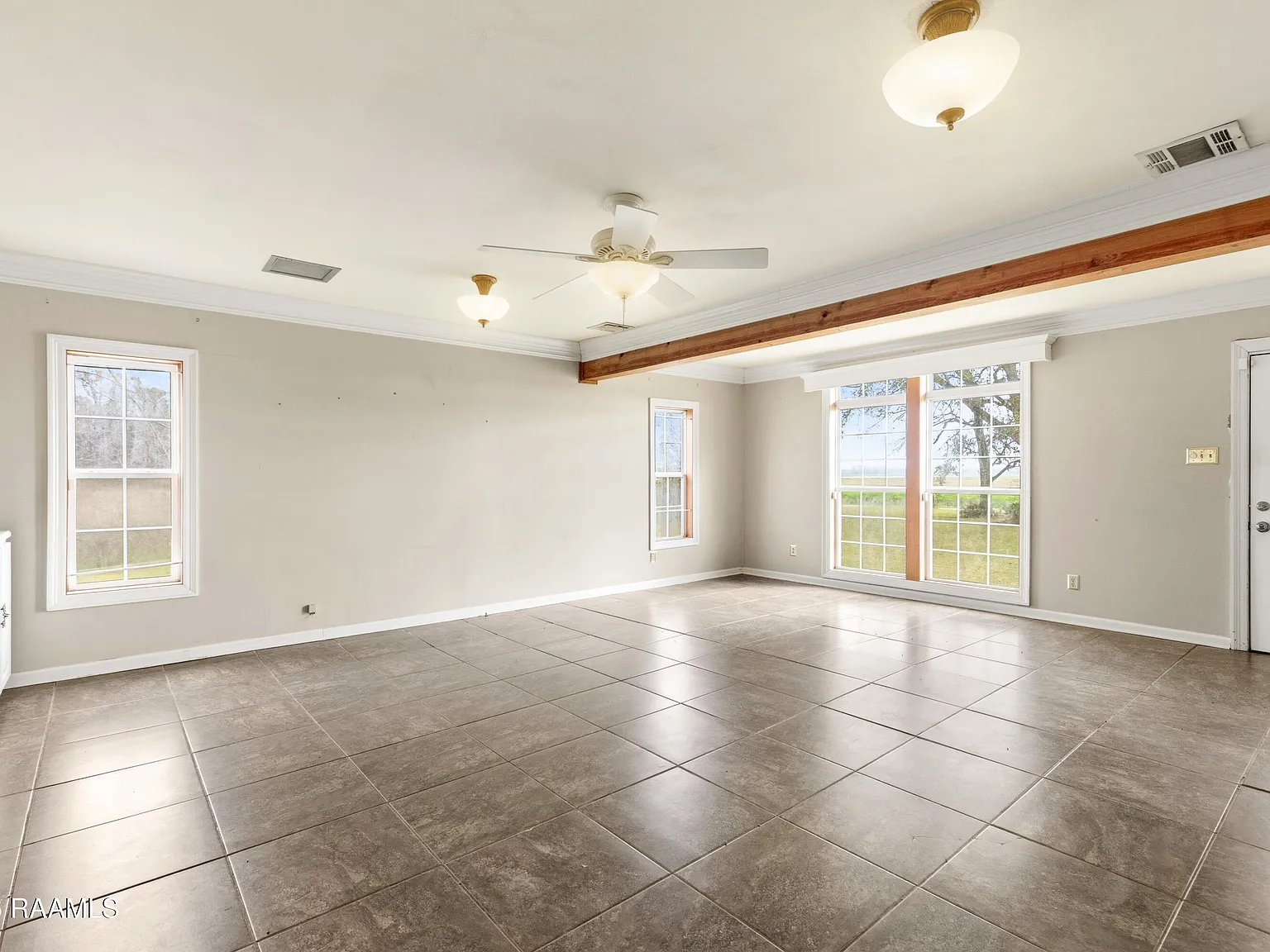 3 bed, 1988 sqft, $1,500 — Photo 4