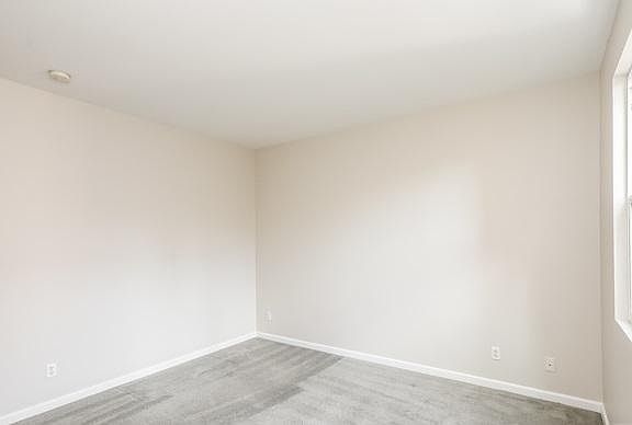 3rd image of 236 E Jeanette Ln