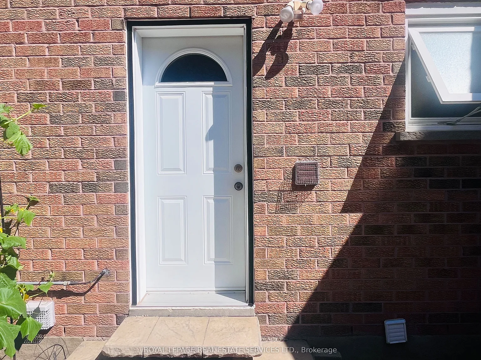 3 bed, $1,800 — Photo 2