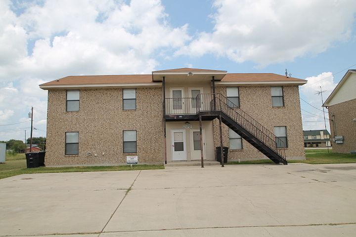 1st image of 1714 Benttree Dr APT A