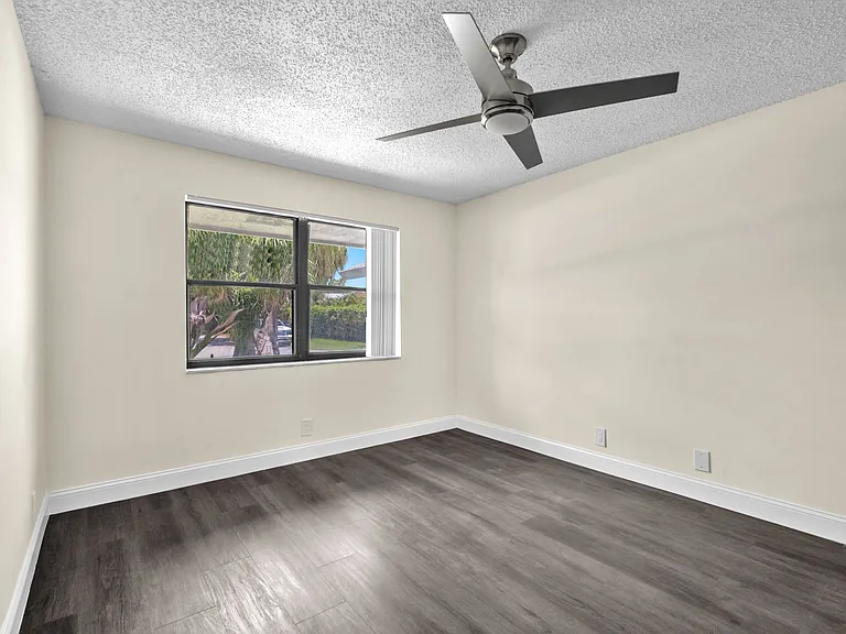 654 West Dr — Photo 13