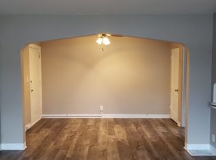 738 River Dr APT 5, Bettendorf, IA 52722