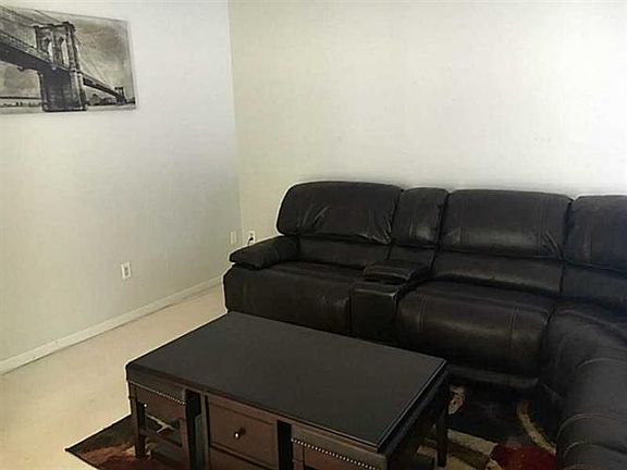 5th image of 906 Halifax Dr #906
