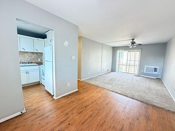 2nd image of 3001 Bee Ridge Rd APT 205