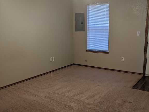 3rd image of 606 Redwater Blvd W