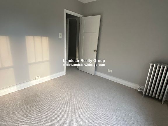 3rd image of 5737 N Kenmore Ave #402