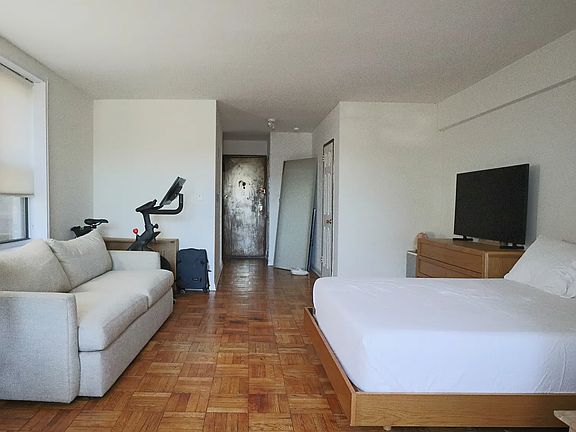 4th image of 70 Park Ter E APT 1G