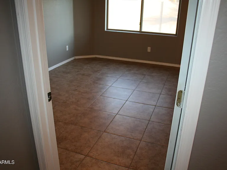 11207 W Hopi St — Photo 32