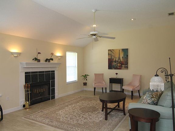 5th image of 303 Patricia Ln