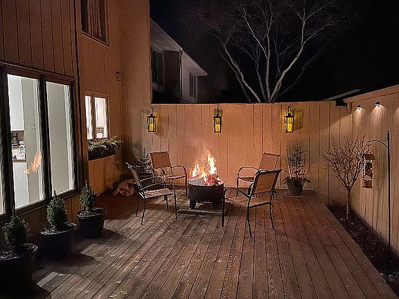Large front patio deck!