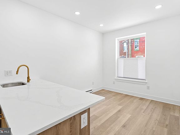 5th image of 1321 W Somerset St