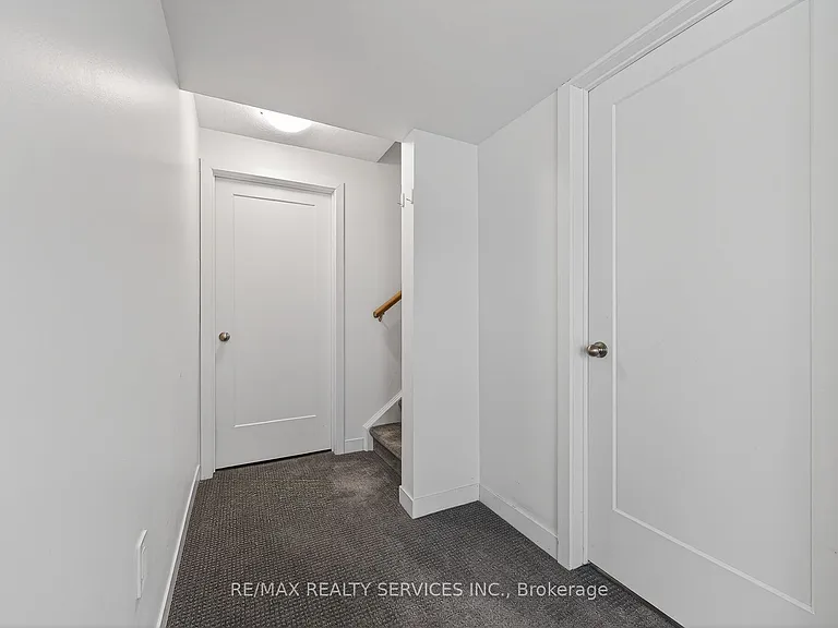 95 Queensbrook Cres — Photo 38
