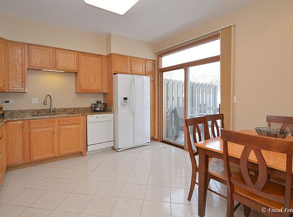 3rd image of 128 N Drew Ct