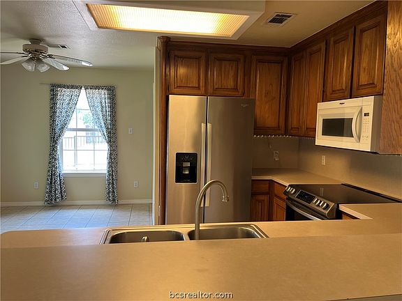 4th image of 2412 Carnation Ct