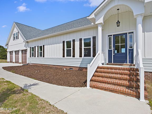 3rd image of 106 Elizabeth Way Court