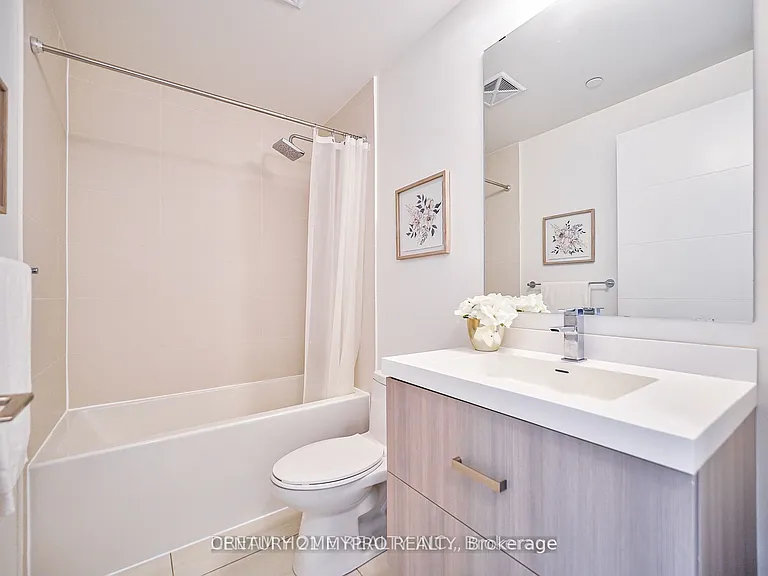 50 Wellesley St E #4002 — Photo 19
