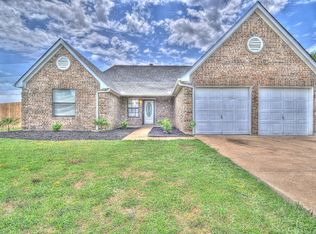 6114 Maple Leaf Dr, Arlington, TX 76017