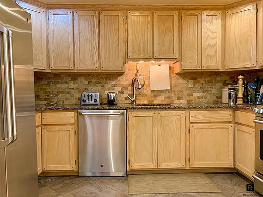 Sold by R New York | media 25