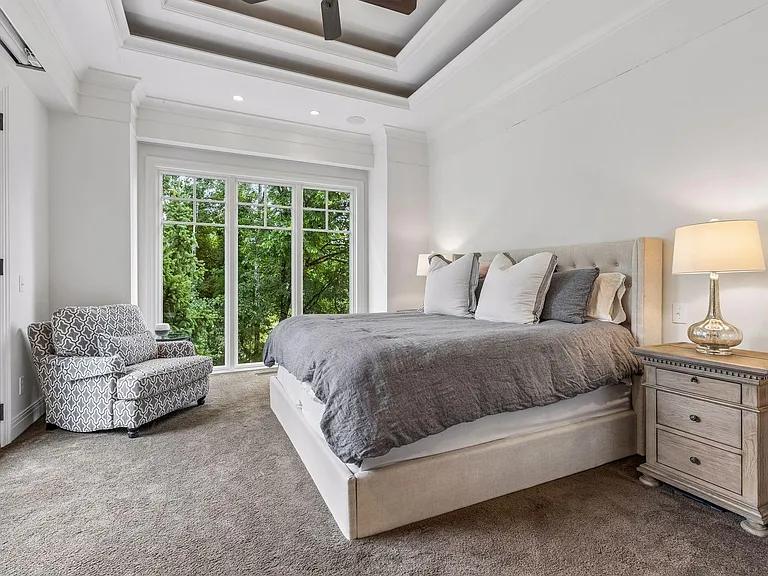 15700 Portico Dr — Photo 24