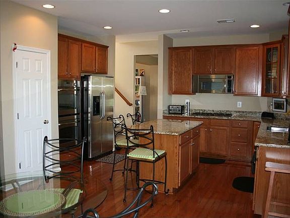 4th image of 8 Collingsworth St