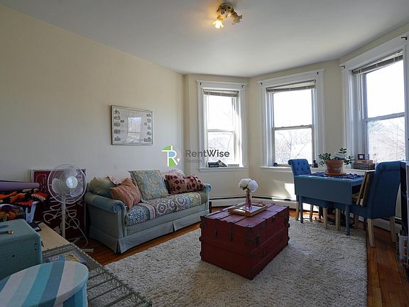 4th image of 1838 Commonwealth Ave #14
