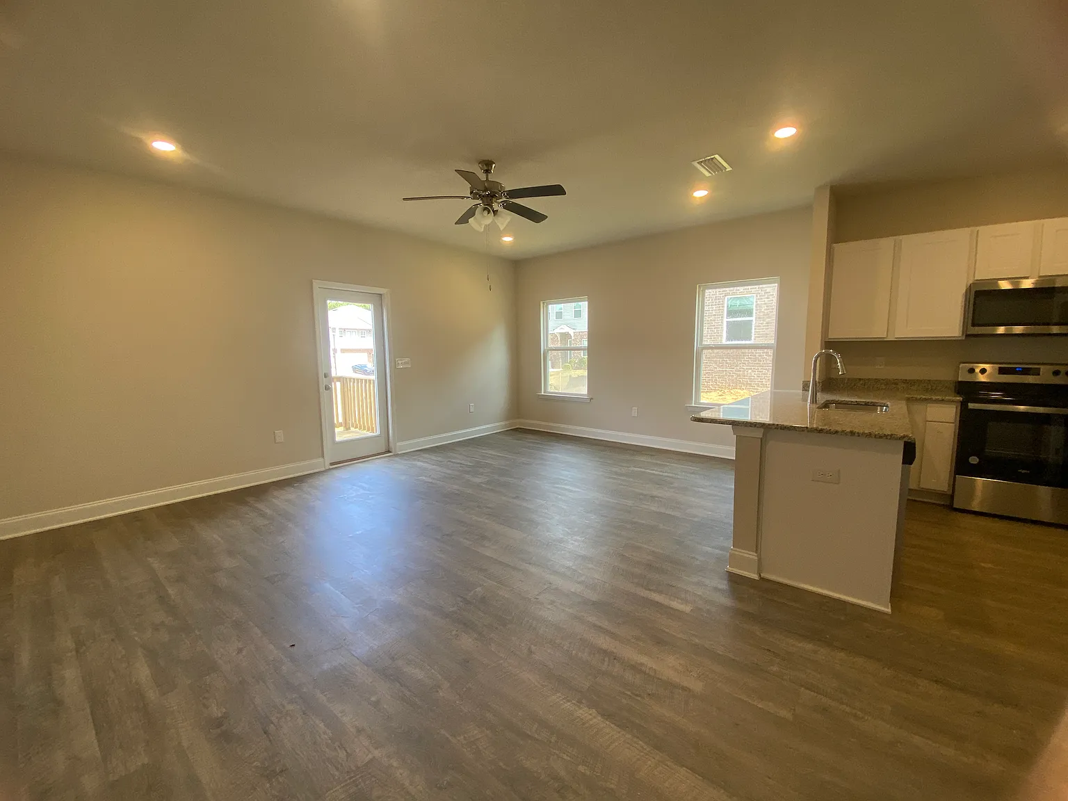 Available Now! 3 Bed/2.5 Bath In Spanish Fort! — Photo 3