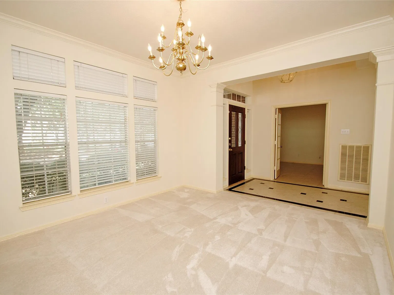 4 bed, 3.5 bath, 3122 sqft, $3,300 — Photo 4