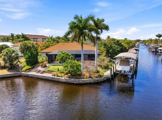 2105 Ottersrest Ln, Cape Coral, FL 33990