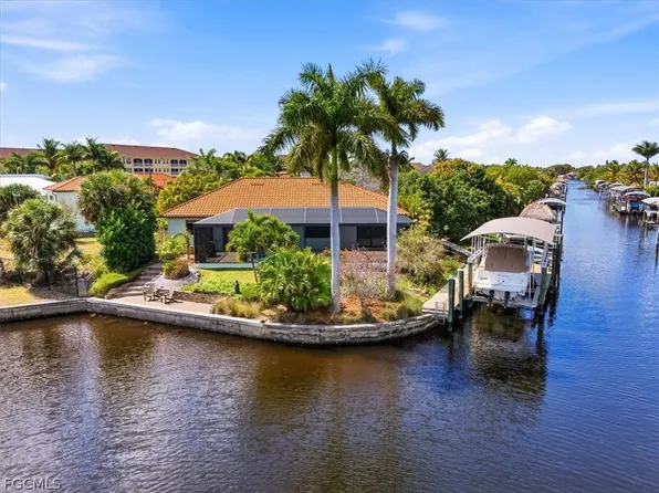 2105 Ottersrest Ln, Cape Coral, FL 33990