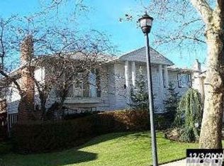 723 Turf Rd, Valley Stream, NY 11581
