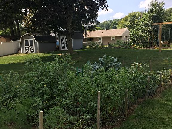 4th image of 405 Oakdale Dr