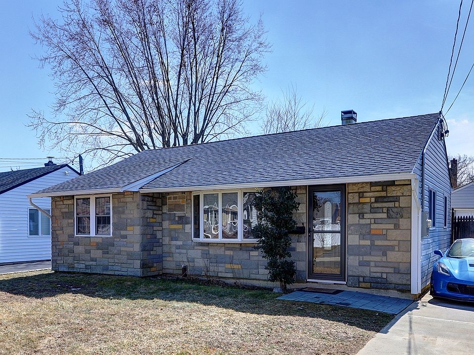 1st image of 376 N Virginia Ave