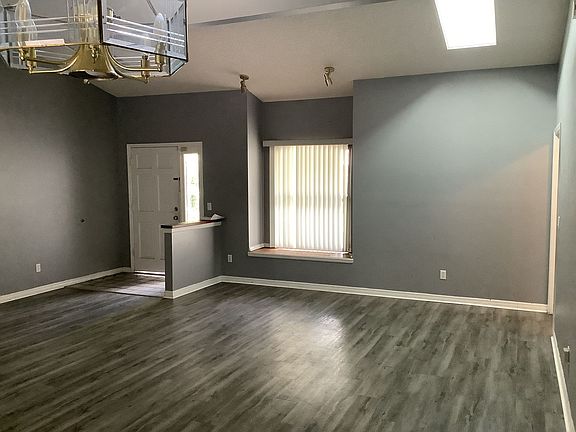 3rd image of 1035 Burrisridge Dr
