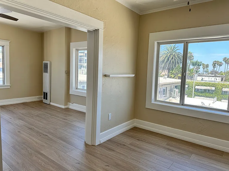 3921 E Livingston Dr #11 — Photo 1