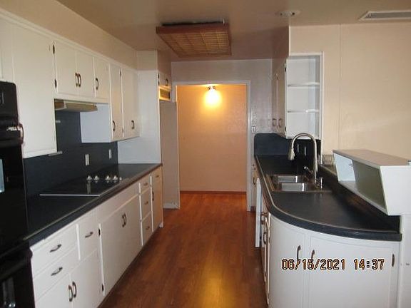 3rd image of 215 S Avenue H