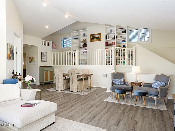 3rd image of 736 Hillside Dr