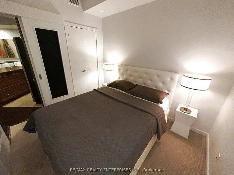 8 York St #2710 — Photo 15