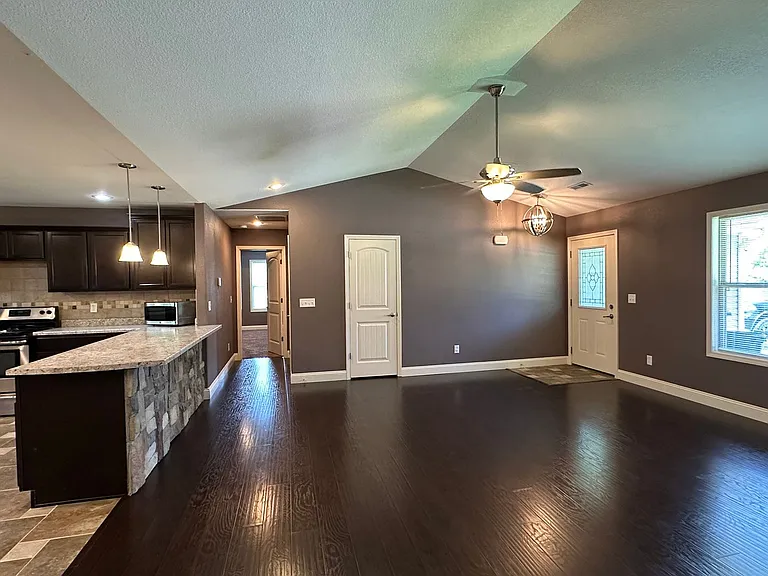 333 Lyle Curtis Cir — Photo 10